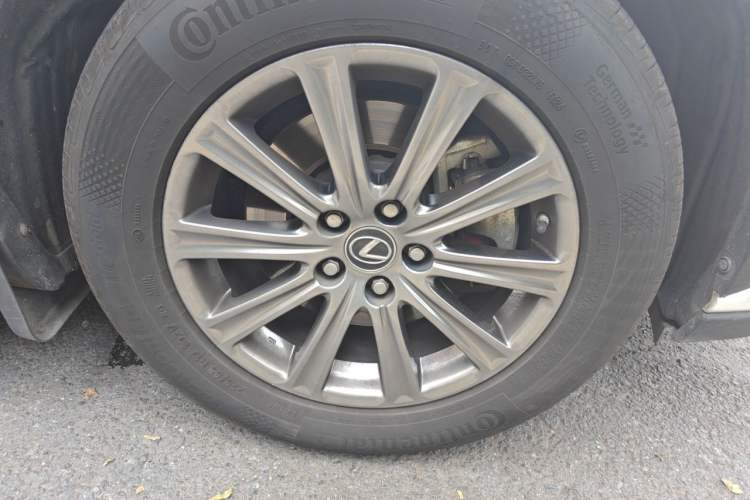 Used Lexus NX 2017 200 Front-Wheel-Drive X-Trail SE Edition Right Front Wheel Hub
