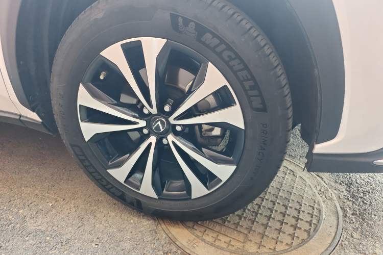 Used Lexus NX 2017 300h All-Wheel Drive F SPORT Right Front Wheel Hub