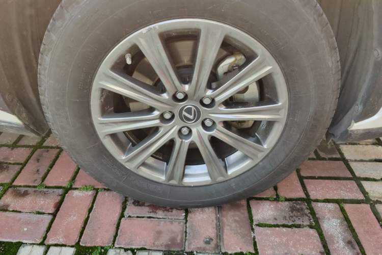 Used Lexus NX 2017 300h Front-Drive FENGSHANG Edition Right Front Wheel Hub