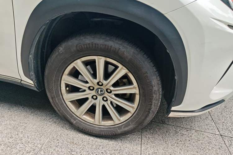 Used Lexus NX 2017 200 Front-Wheel-Drive X-Trail SE Edition Right Front Wheel Hub