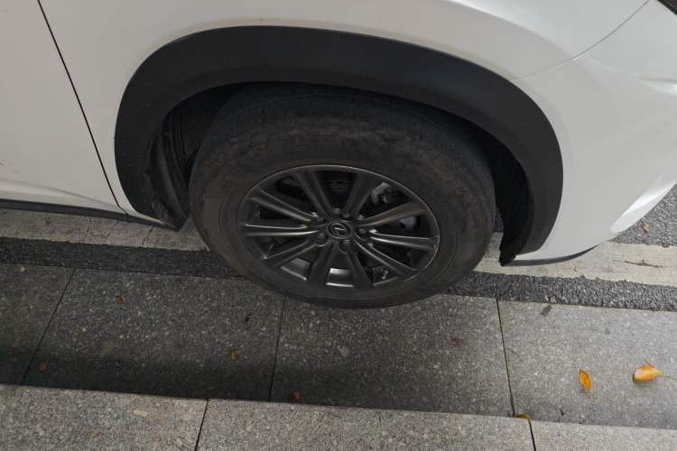 Used Lexus NX 2017 300h Front-Drive FENGSHANG Edition Right Front Wheel Hub
