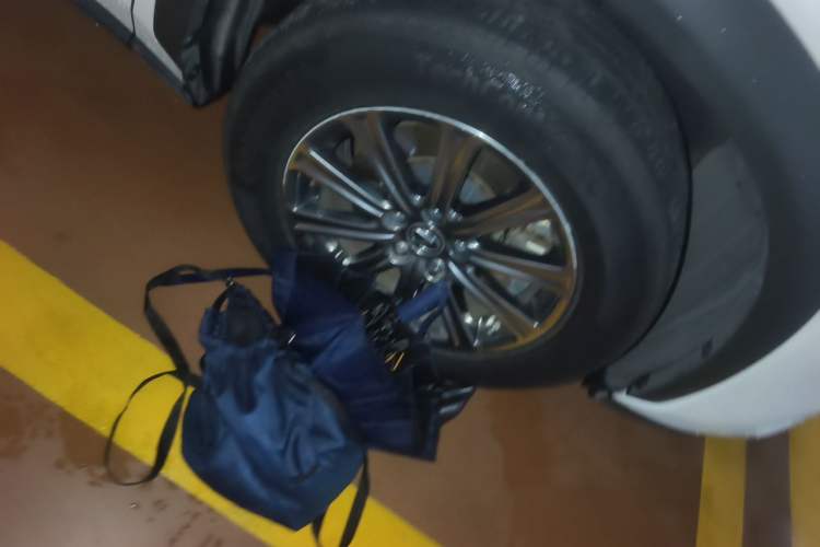 Used Lexus NX 2017 300h Front-Drive FENGSHANG Edition Right Front Wheel Hub