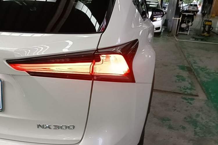 Used Lexus NX 2017 300 All-Wheel Drive Fēngshàng Edition Right Rear Taillight
