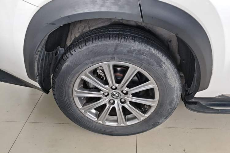 Used Lexus NX 2017 300 Front-Wheel-Drive Limited Edition Right Rear Wheel Hub