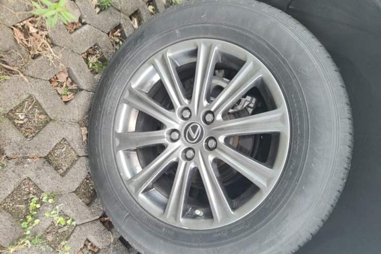Used Lexus NX 2017 300 Front-Wheel-Drive Limited Edition Right Rear Wheel Hub