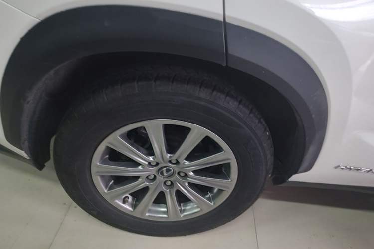Used Lexus NX 2017 300h Front-Drive FENGSHANG Edition Right Rear Wheel Hub