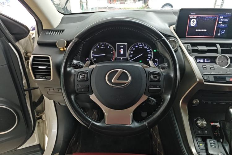 Used Lexus NX 2017 300 Front-Wheel-Drive Limited Edition Steering Wheel