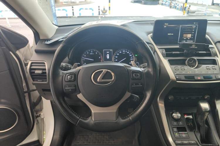 Used Lexus NX 2017 300 Front-Wheel-Drive Limited Edition Steering Wheel