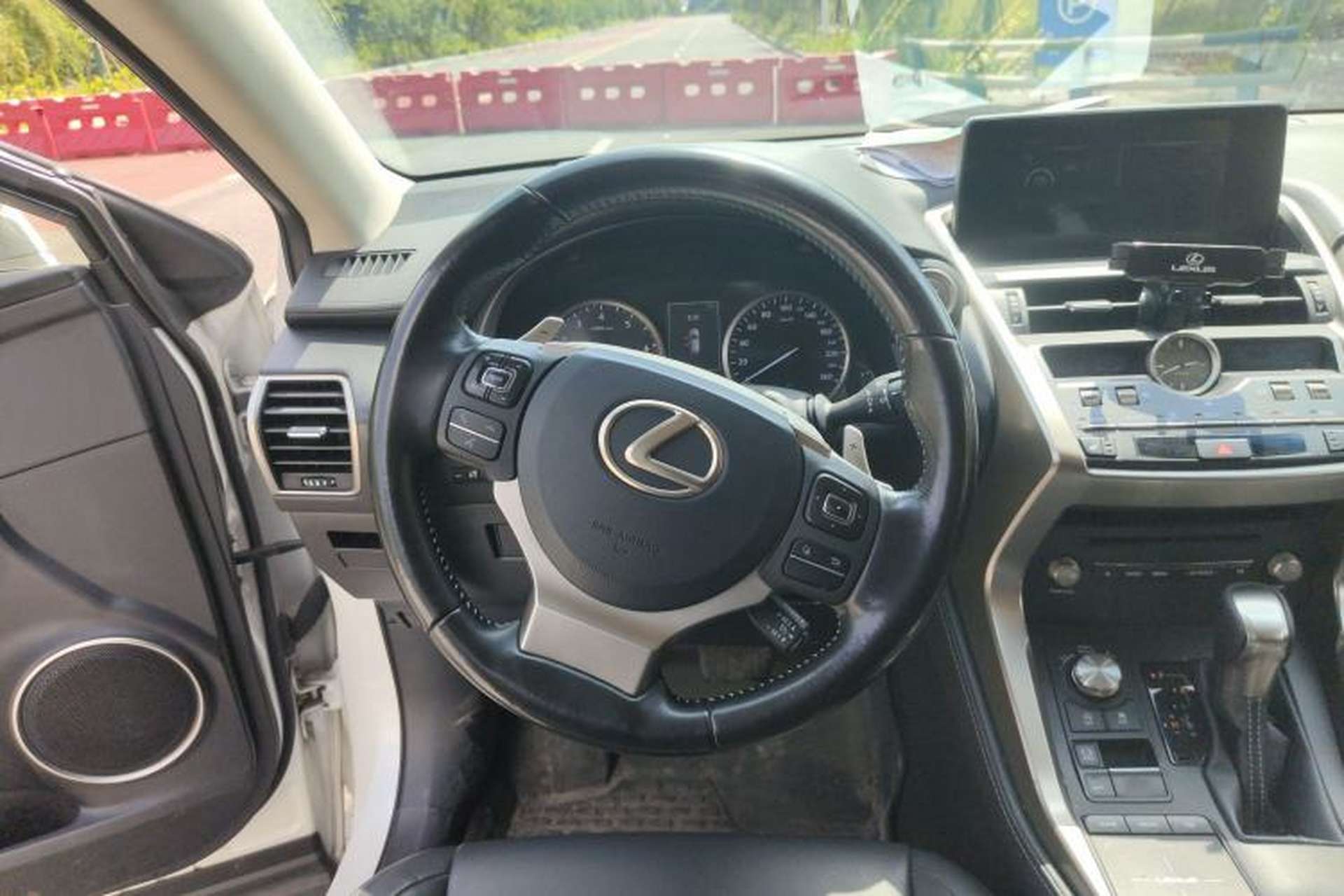 Used Lexus NX 2017 300 Front-Wheel-Drive Limited Edition Steering Wheel