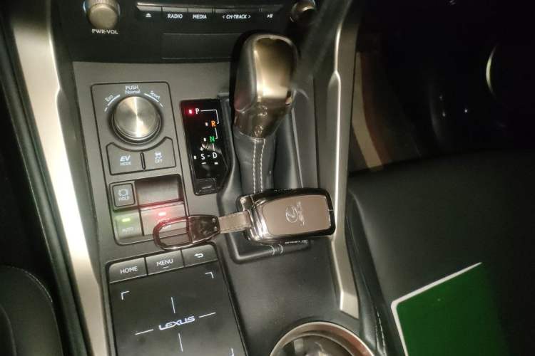 Used Lexus NX 2017 300h Front-Drive FENGSHANG Edition Gear Lever