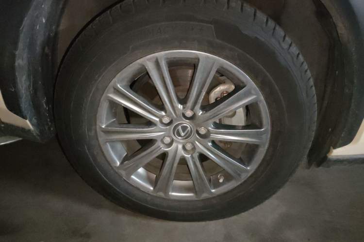Used Lexus NX 2017 300h Front-Drive FENGSHANG Edition Right Front Wheel Hub