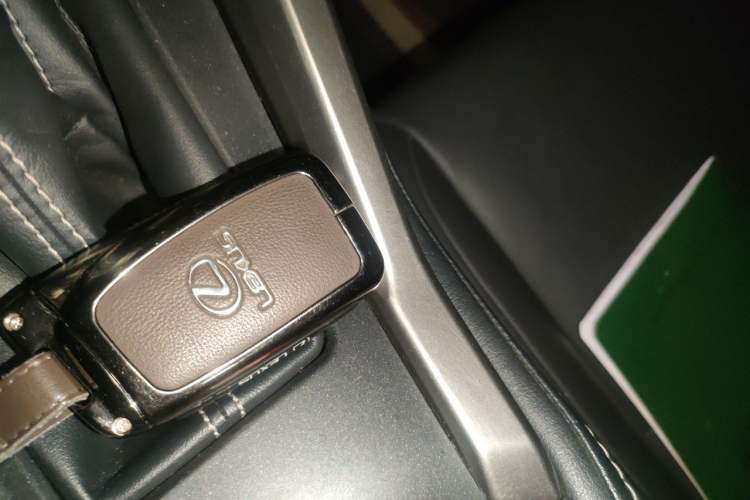 Used Lexus NX 2017 300h Front-Drive FENGSHANG Edition Vehicle Key