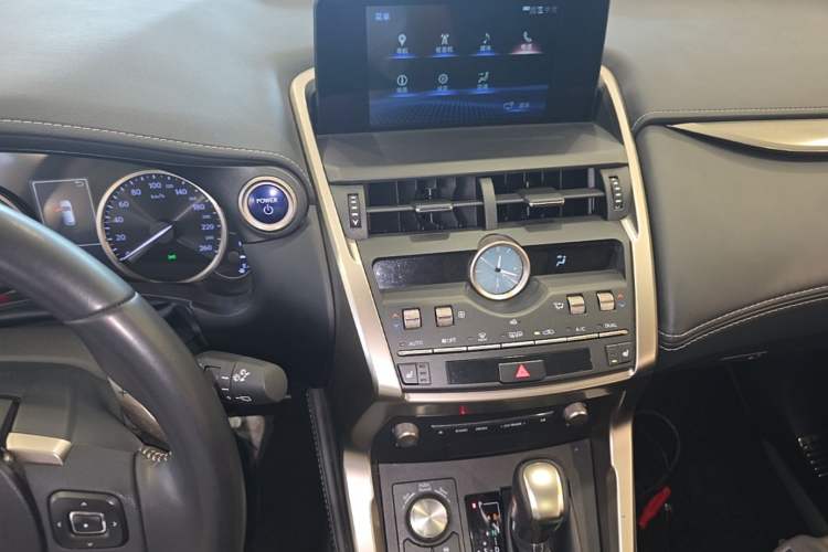 Used Lexus NX 2018 300h Front-Wheel-Drive FENGSHANG Version China V Emission Standard Audio And AC Panel