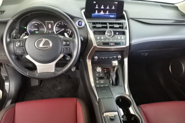 Used Lexus NX 2018 300h Front-Wheel-Drive FENGSHANG Version China V Emission Standard Center Console