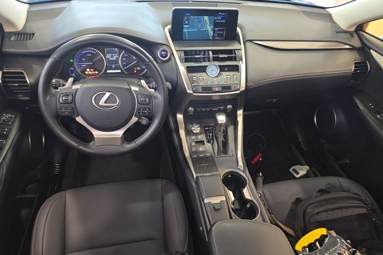 Used Lexus NX 2018 300h Front-Wheel-Drive FENGSHANG Version China V Emission Standard Center Console