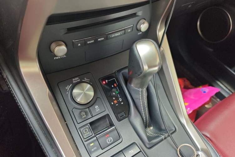 Used Lexus NX 2018 200 Front-Wheel-Drive Xingxing Edition China VI Standard Gear Lever