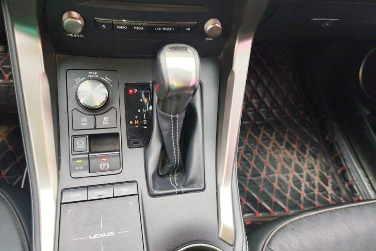 Used Lexus NX 2018 200 Front-Wheel-Drive X-Trail Version China V Standard Gear Lever
