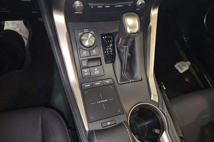 Used Lexus NX 2018 300h Front-Wheel-Drive FENGSHANG Version China V Emission Standard Gear Lever