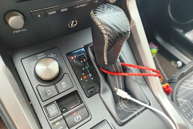 Used Lexus NX 2018 200 All-Wheel Drive FENGSHANG Version China VI Standard Gear Lever