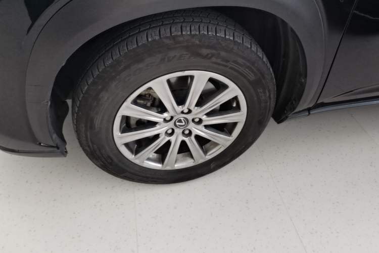 Used Lexus NX 2018 300h Front-Wheel-Drive FENGSHANG Version China V Emission Standard Left Front Wheel Hub