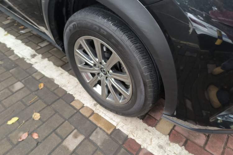 Used Lexus NX 2018 300 Front-Drive Freeline Edition Right Front Wheel Hub