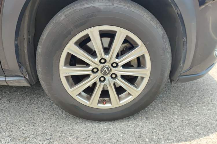 Used Lexus NX 2018 200 All-Wheel Drive FENGSHANG Version China VI Standard Right Front Wheel Hub