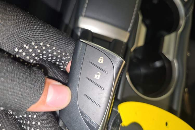 Used Lexus NX 2018 300h Front-Wheel-Drive FENGSHANG Version China V Emission Standard Vehicle Key