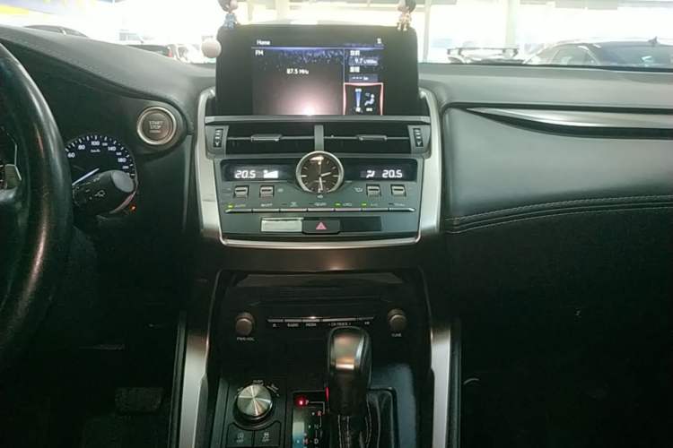 Used Lexus NX 2018 200 Front-Wheel-Drive Xingxing Edition China VI Standard Audio And AC Panel