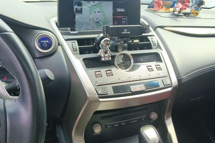 Used Lexus NX 2018 300h Front-Wheel-Drive FENGSHANG Version China V Emission Standard Audio And AC Panel