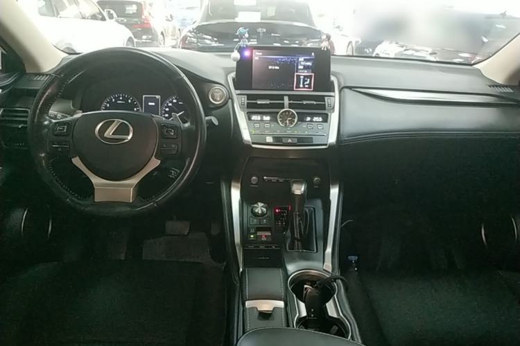 Used Lexus NX 2018 200 Front-Wheel-Drive Xingxing Edition China VI Standard Center Console
