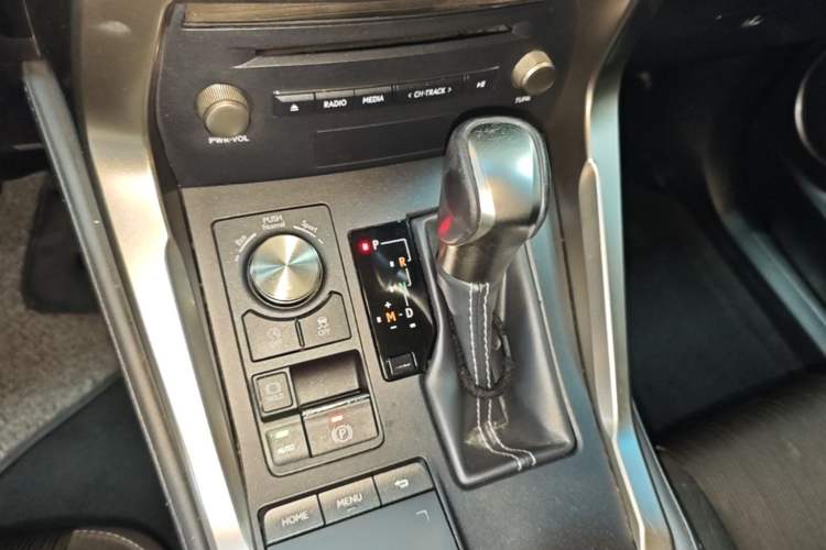 Used Lexus NX 2018 200 Front-Wheel-Drive Xingxing Edition China VI Standard Gear Lever