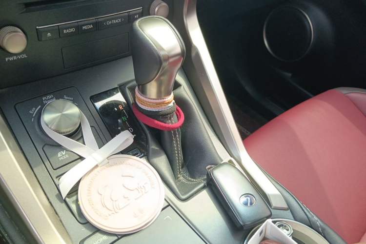 Used Lexus NX 2018 300h Front-Wheel-Drive FENGSHANG Version China V Emission Standard Gear Lever