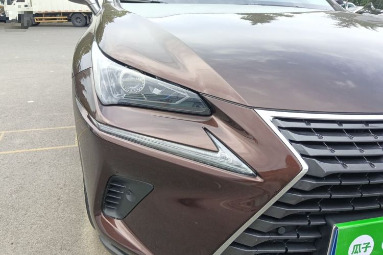 Used Lexus NX 2018 300h Front-Wheel-Drive FENGSHANG Version China V Emission Standard Right Front Headlight