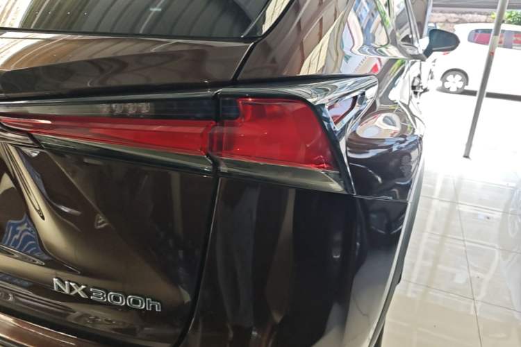 Used Lexus NX 2018 300h Front-Drive FENGSHANG Version China VI Standard Right Rear Taillight