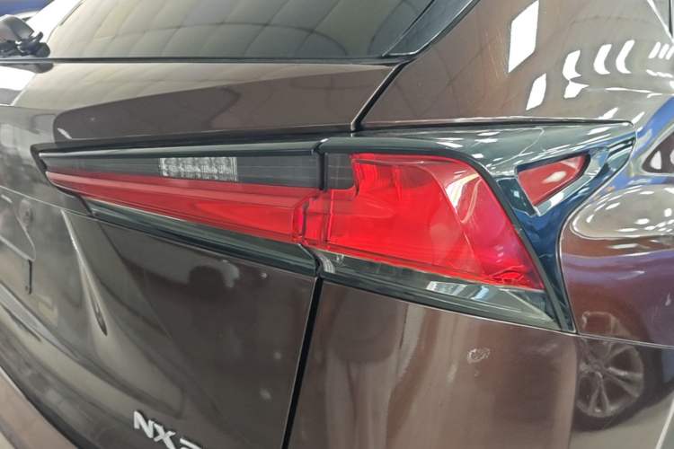 Used Lexus NX 2018 200 Front-Wheel-Drive Xingxing Edition China VI Standard Right Rear Taillight