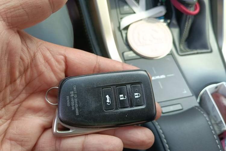 Used Lexus NX 2018 300h Front-Wheel-Drive FENGSHANG Version China V Emission Standard Vehicle Key