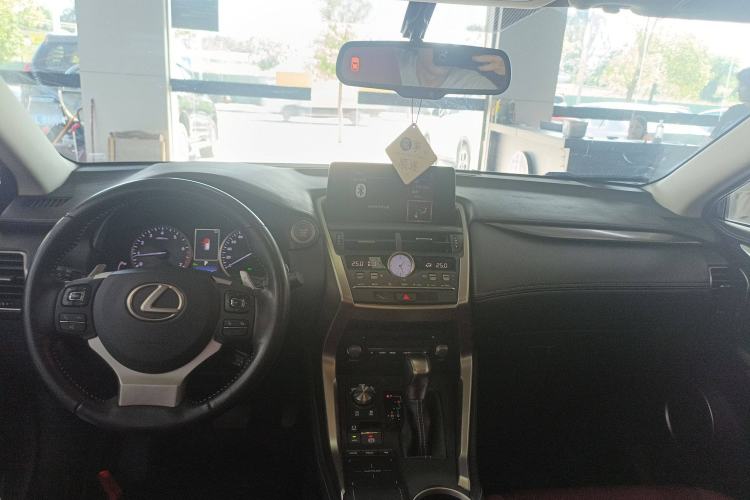 Used Lexus NX 2018 200 Front-Wheel-Drive Xingxing Edition China VI Standard Center Console