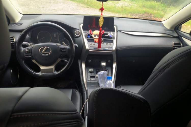 Used Lexus NX 2018 200 Front-Wheel-Drive Xingxing Edition China VI Standard Center Console