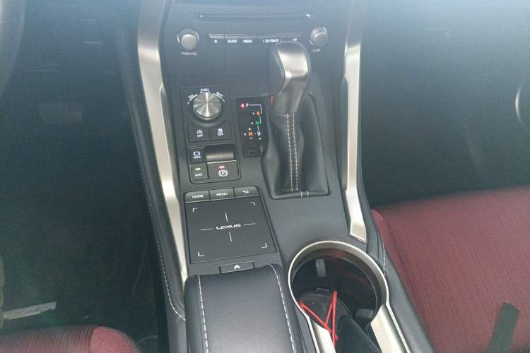 Used Lexus NX 2018 200 Front-Wheel-Drive Xingxing Edition China VI Standard Gear Lever