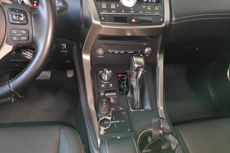 Used Lexus NX 2018 300h All-Wheel-Drive FENGZHI Edition China V Emission Standard Gear Lever