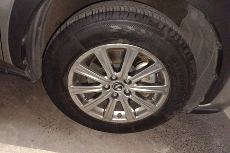Used Lexus NX 2018 300 Front-Drive Freeline Edition Right Front Wheel Hub