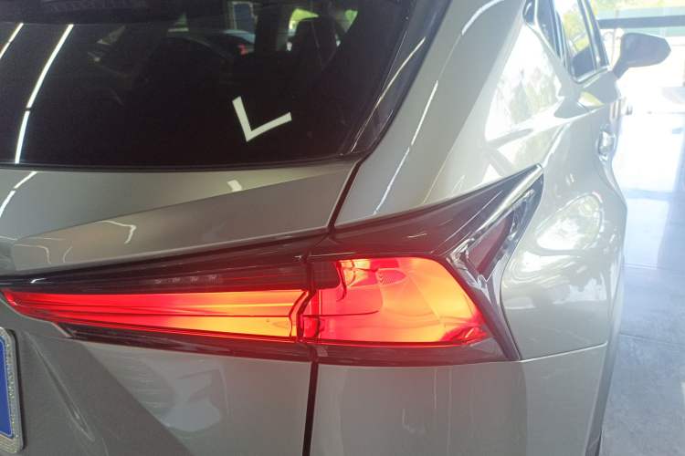 Used Lexus NX 2018 200 Front-Wheel-Drive Xingxing Edition China VI Standard Right Rear Taillight
