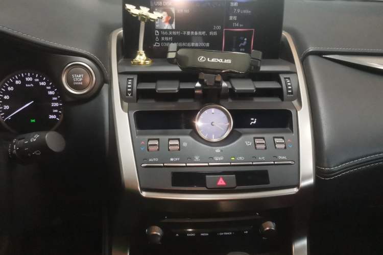 Used Lexus NX 2018 200 Front-Wheel-Drive Xingxing Edition China VI Standard Audio And AC Panel