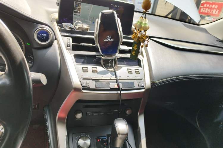 Used Lexus NX 2018 300h Front-Drive FENGSHANG Version China VI Standard Audio And AC Panel