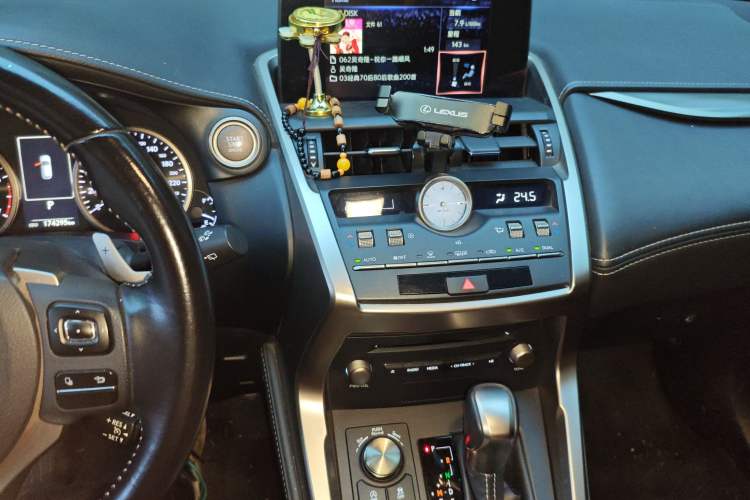 Used Lexus NX 2018 200 Front-Wheel-Drive Xingxing Edition China VI Standard Audio And AC Panel