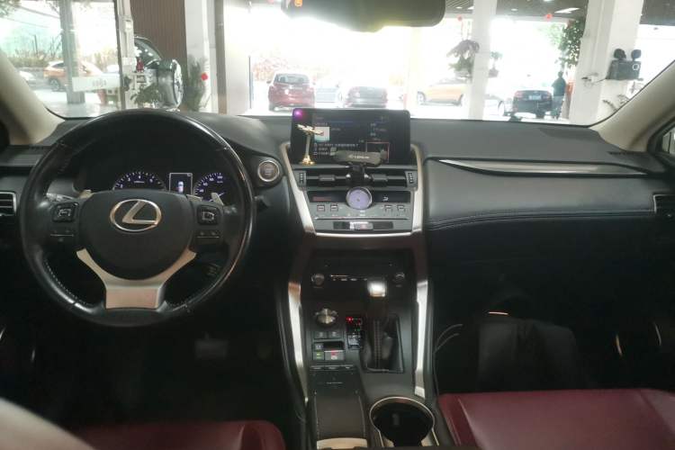 Used Lexus NX 2018 200 Front-Wheel-Drive Xingxing Edition China VI Standard Center Console