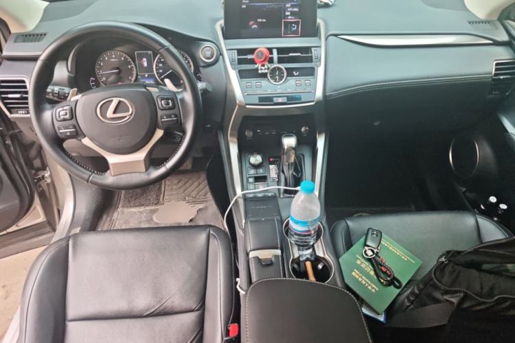 Used Lexus NX 2018 200 Front-Wheel-Drive Xingxing Edition China VI Standard Center Console