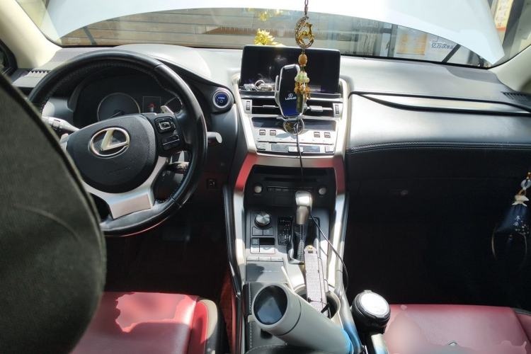 Used Lexus NX 2018 300h Front-Drive FENGSHANG Version China VI Standard Center Console