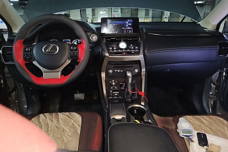 Used Lexus NX 2018 200 Front-Wheel-Drive Xingxing Edition China VI Standard Center Console