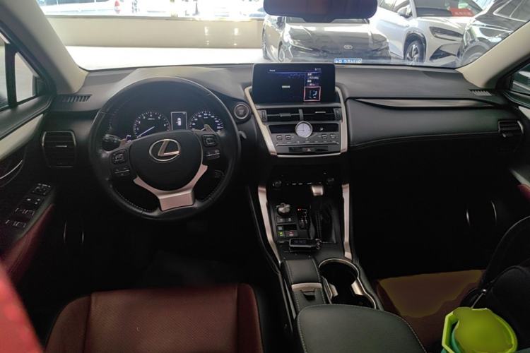 Used Lexus NX 2018 200 Front-Wheel-Drive Xingxing Edition China VI Standard Center Console